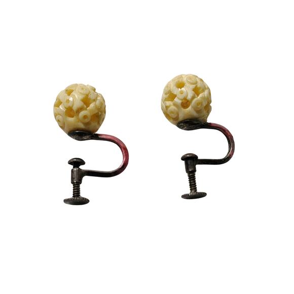 Mid Century Victorian Antique Carved Ivory Cream Bronze Screw Back Clip Earring - Picture 3 of 3